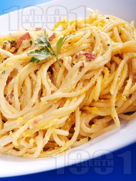 Спагети с яйца, шунка и пармезан - снимка на рецептата